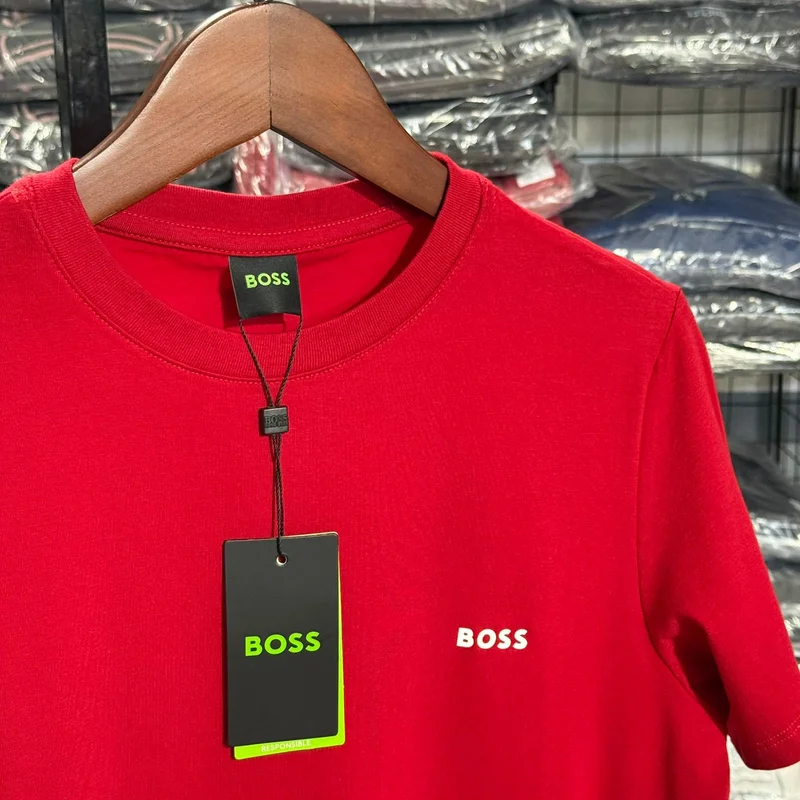 Camiseta Basica Hugo Boss cor Vermelha — imagem 1 de 1