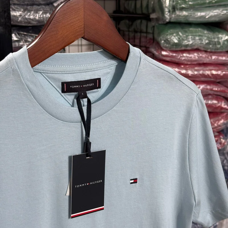 Camiseta Basica Tommy Hilfiger cor Azul Bebe — imagem 1 de 1