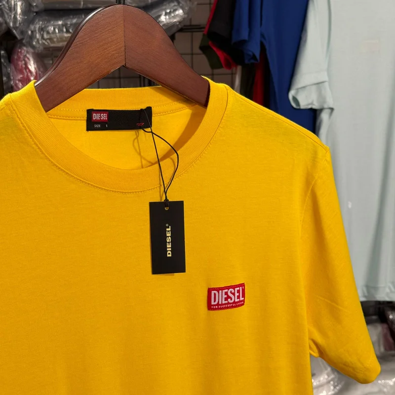 Camiseta Diesel Patch Vermelho cor Amarela — imagem 1 de 3