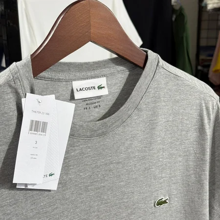 Camiseta Basica Lacoste cor cinza — imagem 1 de 3