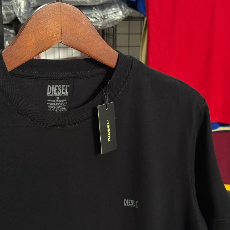 Camiseta Basica Diesel Minimalista cor Preta — imagem 1 de 1