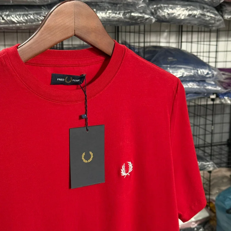 Camiseta Basica Fred Perry cor Vermelha — imagem 1 de 1