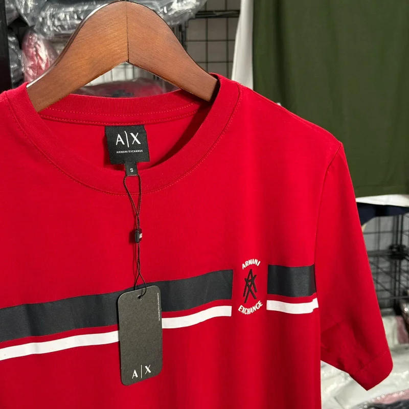 Camiseta Estampada Armani Exchange cor Vermelha — imagem 1 de 1