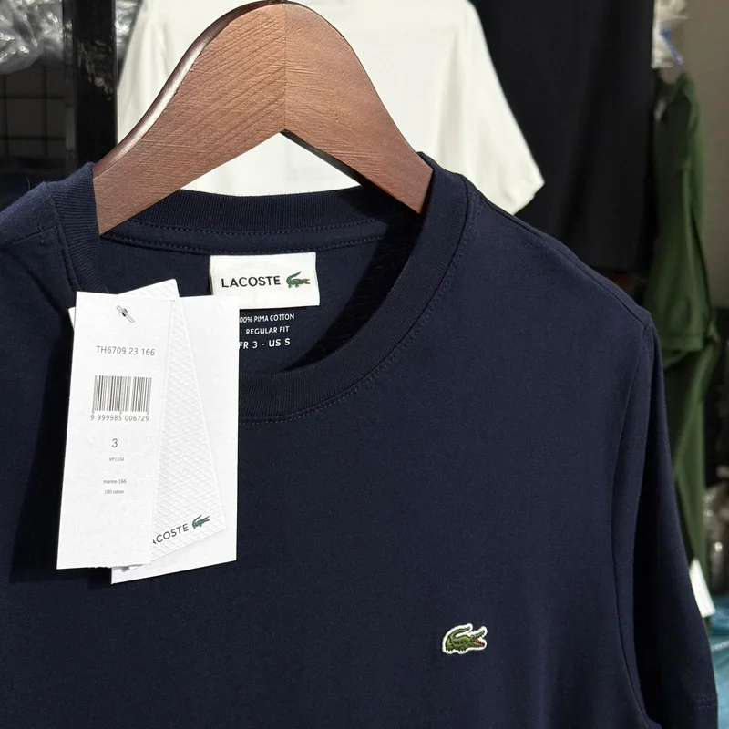Camiseta Basica Lacoste cor azul marinho — imagem 1 de 1