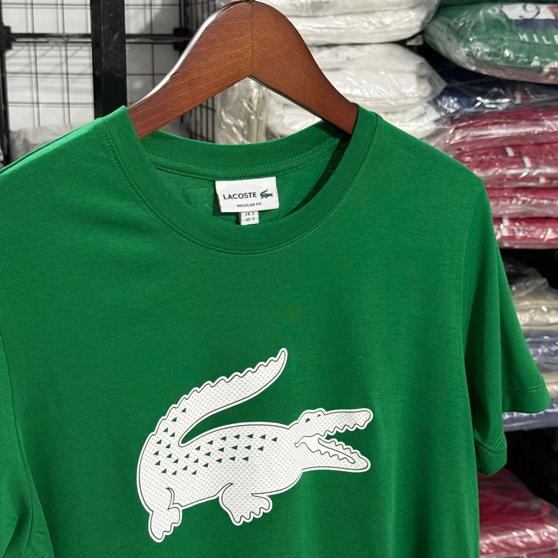 Camiseta Estampada Lacoste cor Verde Bandeira — imagem 1 de 1