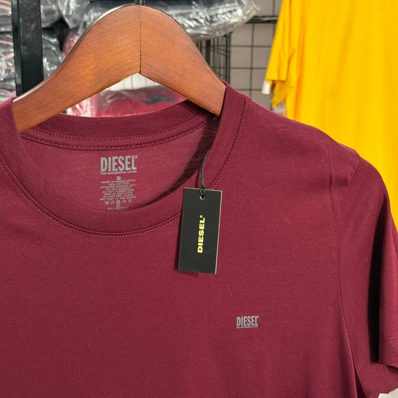 Cópia de Camiseta Basica Diesel Minimalista cor Vermelho — imagem 1 de 1