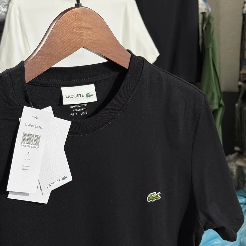 Camiseta Basica Lacoste cor preta — imagem 1 de 3