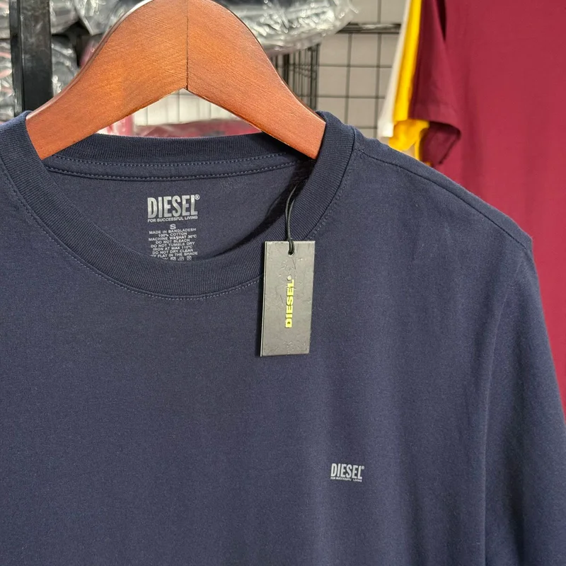 Camiseta Basica Diesel Minimalista cor Azul Marinho — imagem 1 de 1