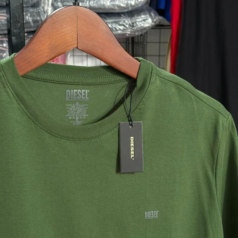 Camiseta Basica Diesel Minimalista cor Verde Militar — imagem 1 de 1