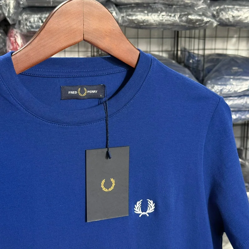 Camiseta Basica Fred Perry cor Azul Royal — imagem 1 de 1