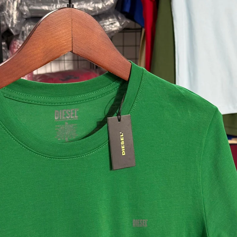 Camiseta Basica Diesel Minimalista cor Verde Bandeira — imagem 1 de 1