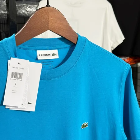 Camiseta Basica Lacoste cor azul turquesa — imagem 1 de 3
