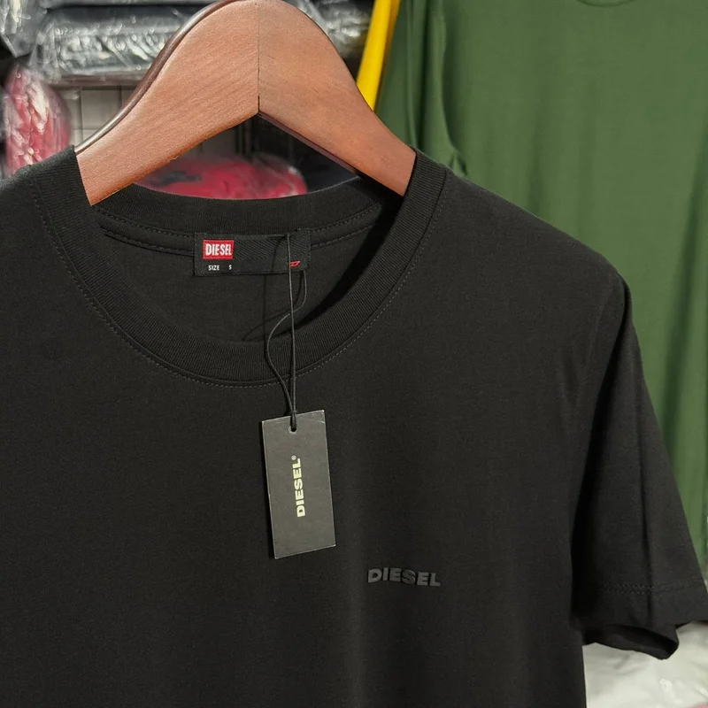 Camiseta Basica Diesel monocromatica cor Preta — imagem 1 de 3