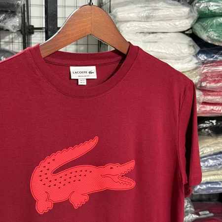 Camiseta Estampada Lacoste cor Vinho — imagem 1 de 1